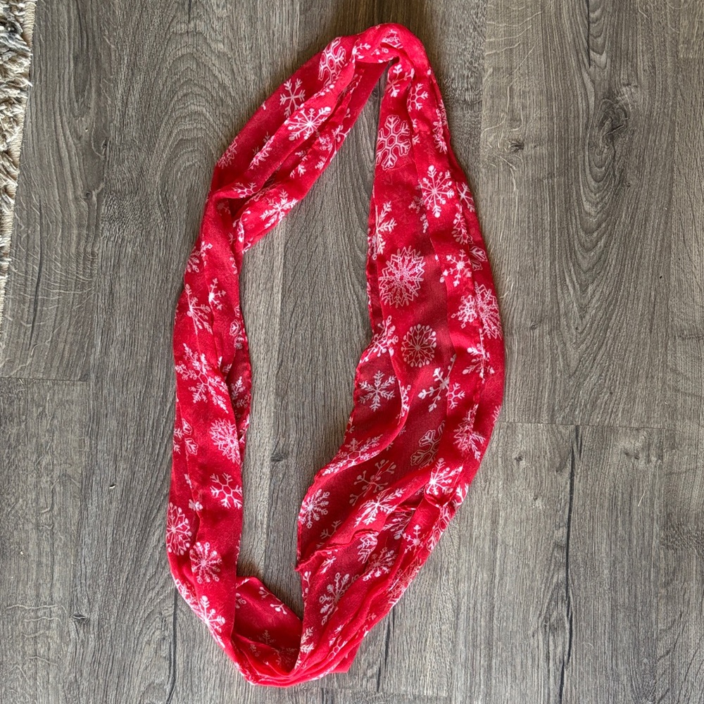 Red Snowflake Patterned Scarf